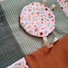 Charger l'image dans la galerie, COCCINELLES/FLEURS (VERT/CARAMEL)